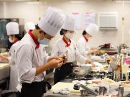 교육부 "백신 접종, 고3 다음으로 직업계고 1~2학년 고려" 기사 이미지