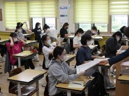 "백신 빨리 맞자" 수능 모의평가 학원 응시자 절반이 25세 이상 기사 이미지